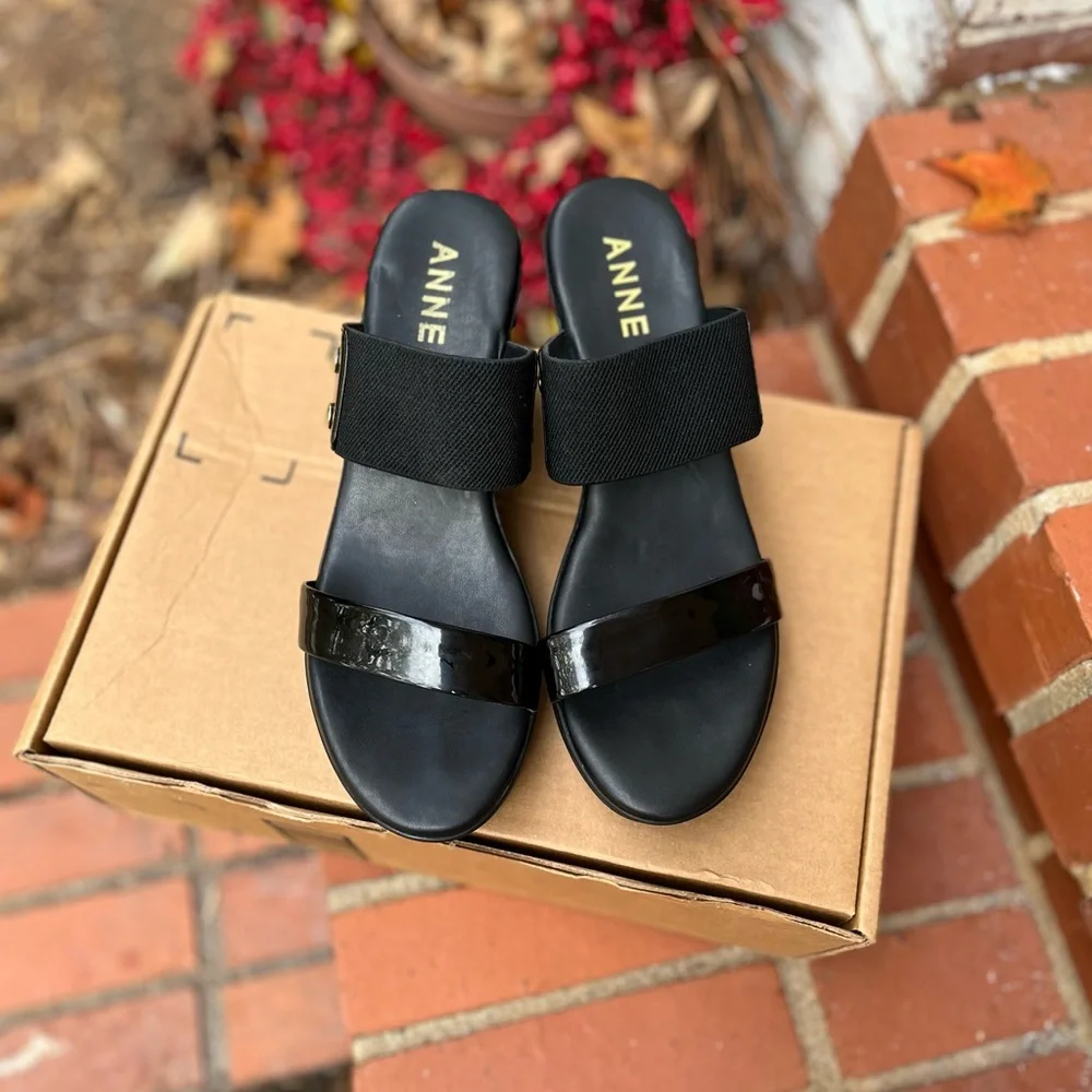 NEW. Ann Kline Black strap open toe heeled sandals NWOT